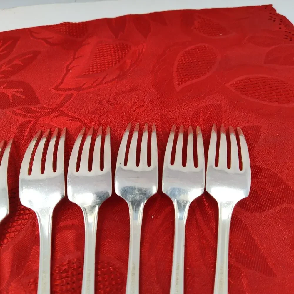 8X DF Dinner Forks WM Rogers International MARY LOU DEVONSHIRE Silverplate